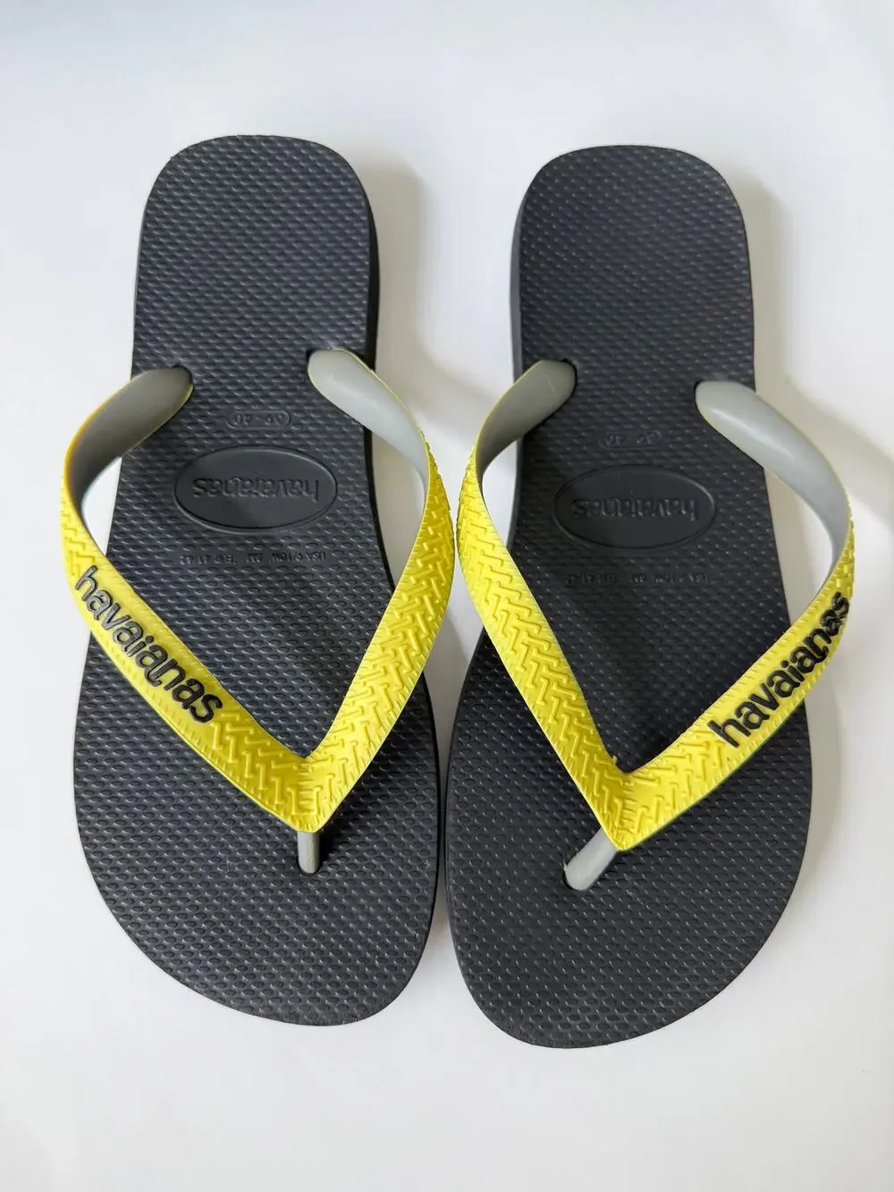 Havaianas Unisex Flip Flops Yellow/Black, size 39/40, Mens 8, Womens 9/10